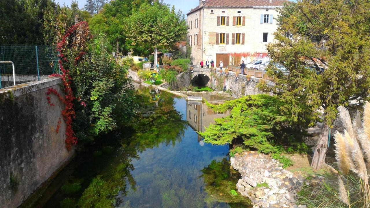 Maison Sur Le Lot Bed and Breakfast Saint-Vincent-Rive-dʼOlt Exterior foto